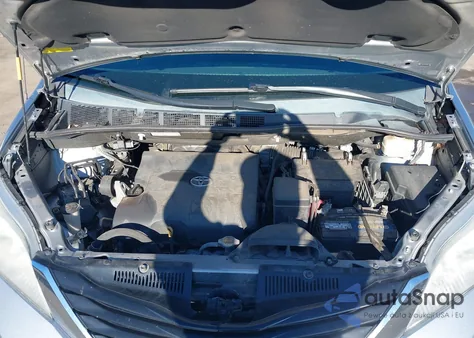 2013 Toyota Sienna Le V6 8 Passenger z USA, uszkodzony, nr VIN 5TDKK3DCXDS318543